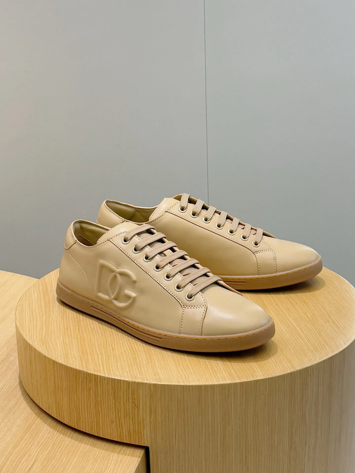 Men's Men's Shoes💰400 [New Style]🐏🐏DG men's calfskin sneakers Portofino Yacht shoes, simple and versatile design, unique saddle leather soles. The Dolce &G logo rear wing is the icing on the cake. Imported cowhide + rubber outsole Size: 39-44 (customized at 38.45)